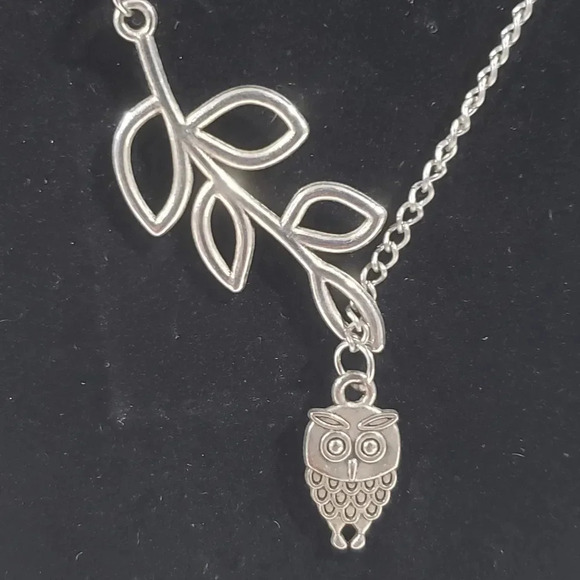 Womans Simple Little Owl/Leafy branch Lariat Silver  Toned Necklace. - Picture 2 of 4